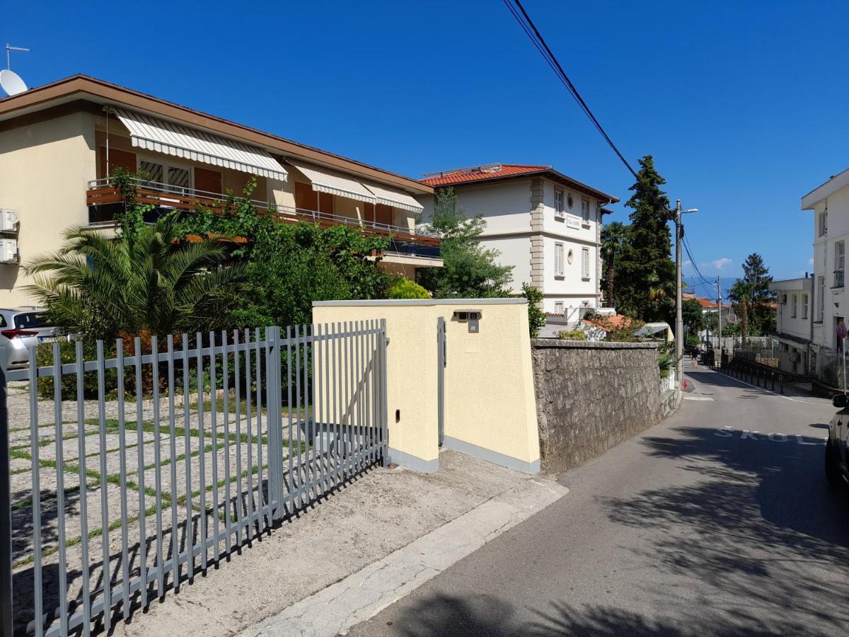 Apartments Orange Lovran Exterior foto