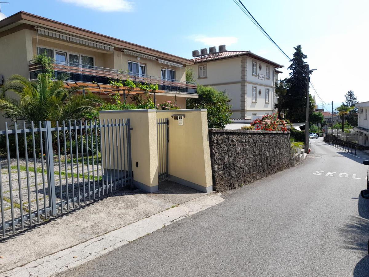 Apartments Orange Lovran Exterior foto